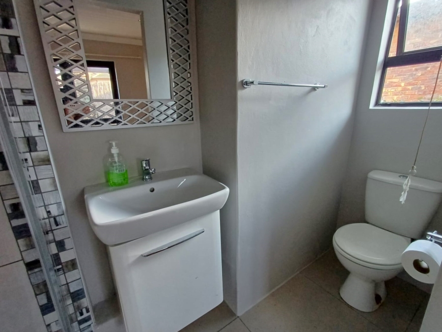 To Let 3 Bedroom Property for Rent in Wavecrest Eastern Cape